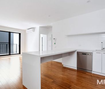 Modern and parkside location with whitegoods included - Photo 3