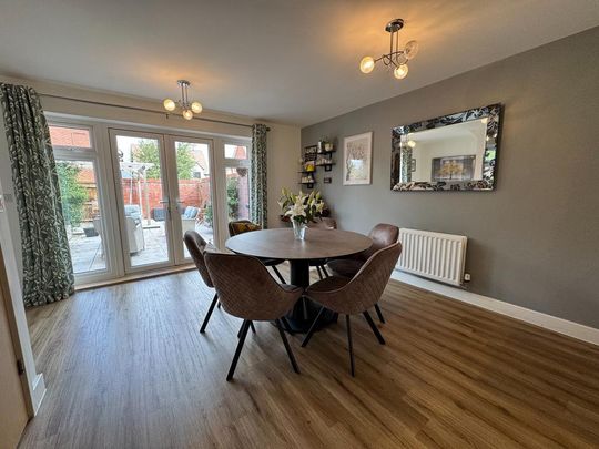 4 bedroom townhouse to rent - Photo 1