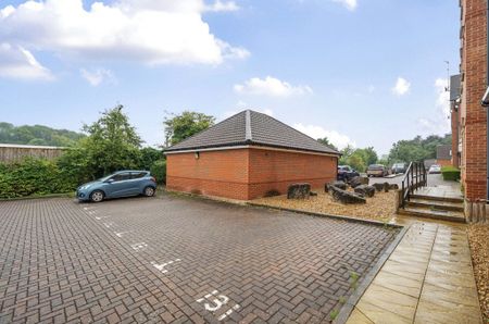 2 Bedroom Flat / Apartment - Garstons Way, Holybourne - Photo 5