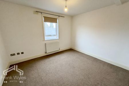 3 bedroom apartment to rent - Photo 4