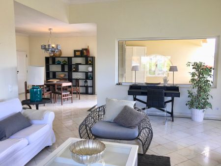 3-Bed Penthouse with Sea Views in Monte Estoril - Photo 4