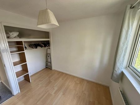 4 bedroom end of terrace house to rent - Photo 3