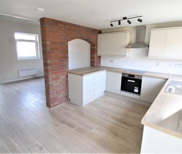 Roman Way, Pewsham, Chippenham, SN15 - Photo 4
