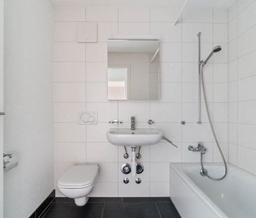 Appartement mansardé lumineux et moderne avec terrasse - Photo 2