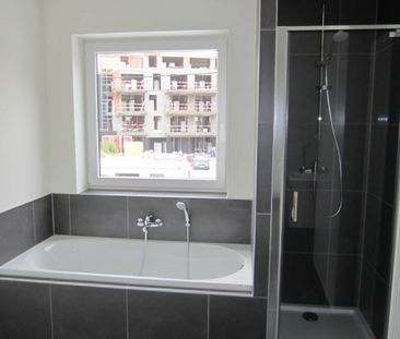 Mooie woning in rustige buurt met tuin en carport - Foto 2