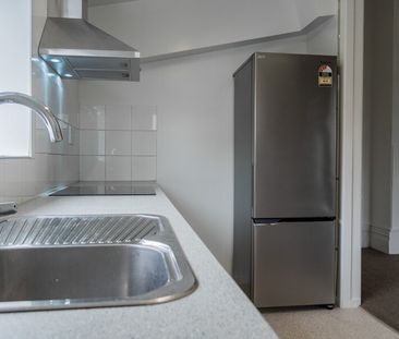 Spacious Character Villa Flat - Photo 4