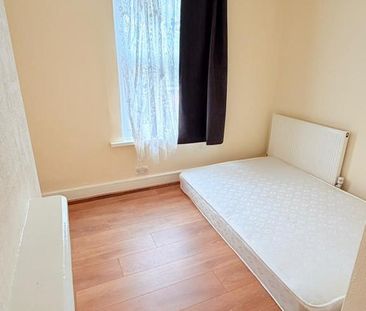 4 bedroom terraced house to rent - Photo 2