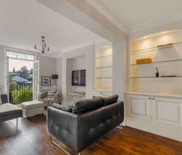 A handsome five-bedroom house in Wimbledon Village - Photo 2