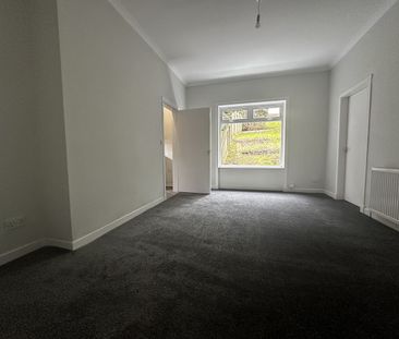 3 Bed Flat, Gladsmuir Road, G52 - Photo 1