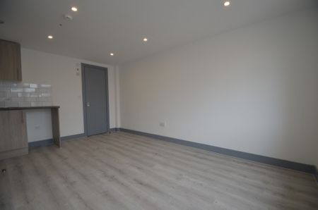 6 bedroom Semi-detached house to rent - Photo 5