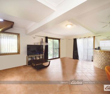 WATERFRONT HOME WITH BREATHTAKING VIEWS. - Photo 1