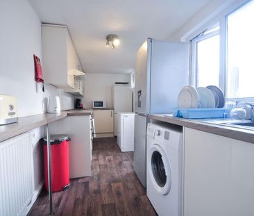 1 bedroom in a house share to rent - Photo 4