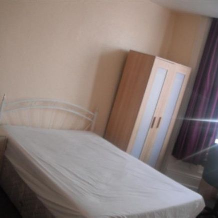 One bed flat - Regent Road Harborne - Ideal for Students - Photo 1