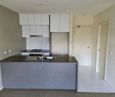 16/2 Greenfield Drive, Clayton VIC 3168 - Photo 3