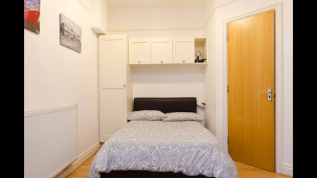 3 bedroom flat to rent - Photo 4