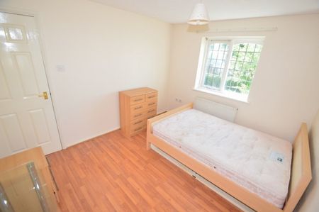 Meadfield Road, Langley, Berkshire,SL3 - Photo 2