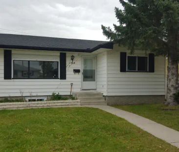 Available basement for rent in Mardale Dr. NE, Very Clean | Calgary - Photo 1