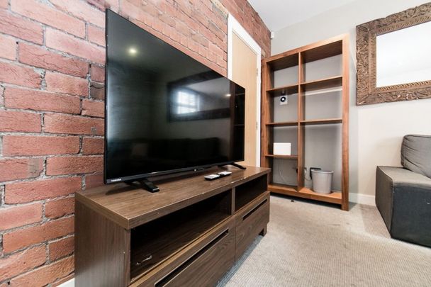 Burchett Grove, Woodhouse, Leeds - Photo 1
