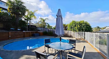 Pool & Private Sleepout Included - Photo 4