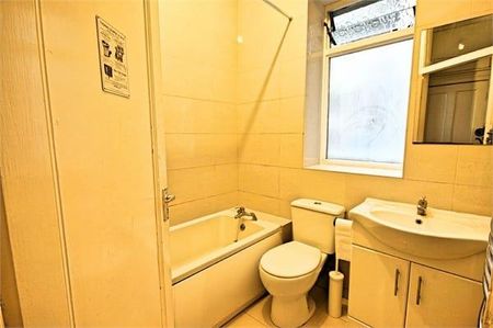 3 bedroom flat to rent - Photo 5