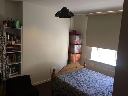 1 bedroom in a flat share to rent - Photo 3