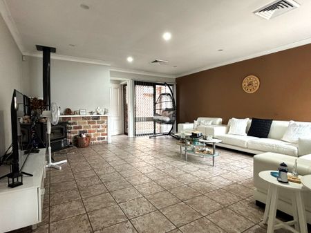 Sun-Filled Single-Level Living in a Quiet Cul-de-Sac - Photo 3