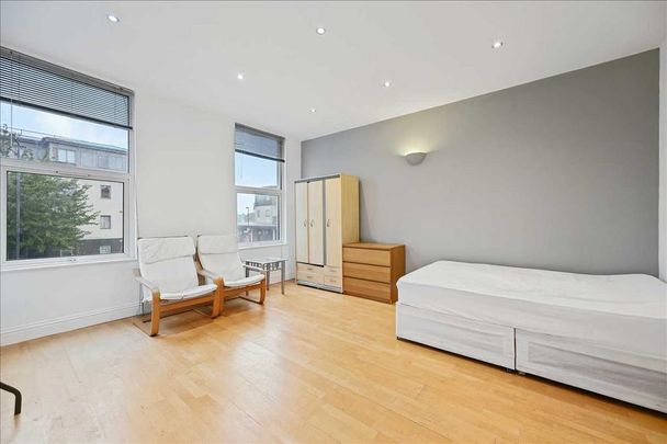 Studio to rent - Photo 1