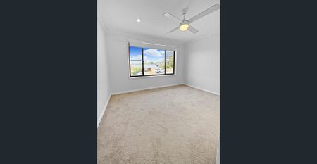 Renovated 3-Bedroom Home with Double Garage & Multiple Living Areas - Photo 4