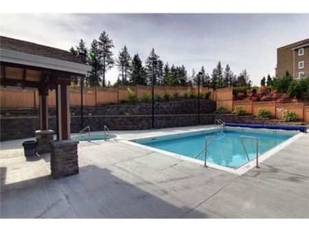 2bed + den 2bath Condo; Sundance Ridge – Available October 1st - Photo 4