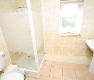 3 bedroom end of terrace house to rent - Photo 2