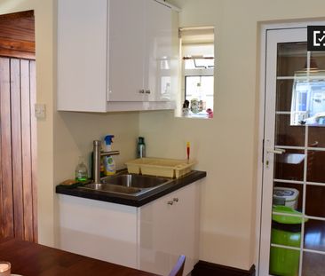 Room in 3-bedroom apartment in Cabra, Dublin - Photo 3