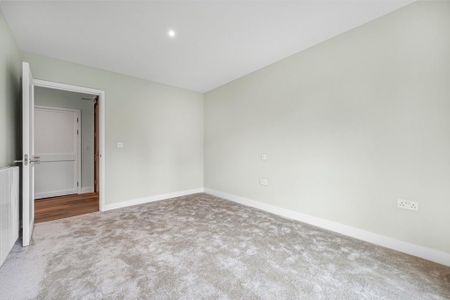 3 bedroom flat to rent - Photo 5
