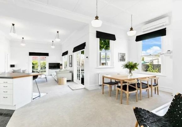 A spacious, fully furnished family home - Photo 1