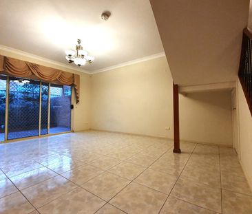 IMMACULATE TOWNHOUSE IN KINGSFORD - Photo 1