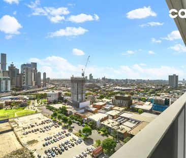 Stylish 2-Bedroom Apartment with Stunning City Views - Photo 3