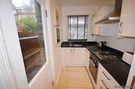 3 bedroom property to rent in London - Photo 4