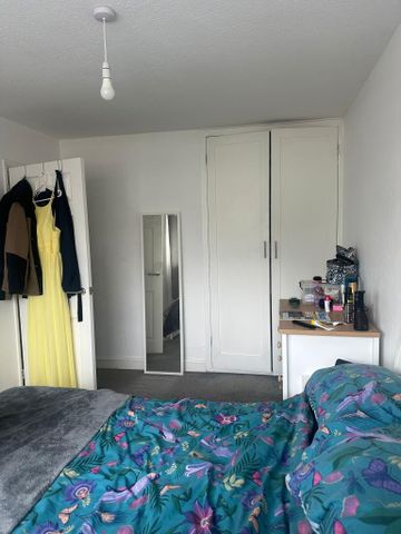 4 bedroom semi-detached house to rent - Photo 3
