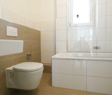 *** Modernisierte 2-Zi-Altbauwohnung mit Wohnküche und Loggia im be... - Photo 1