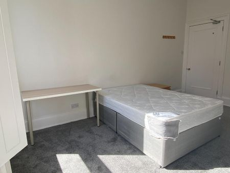 3 bedroom flat to rent - Photo 5