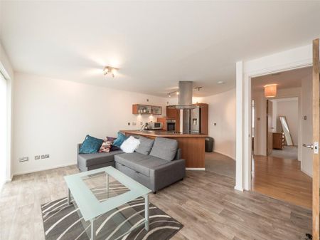 2 bedroom flat to rent - Photo 2