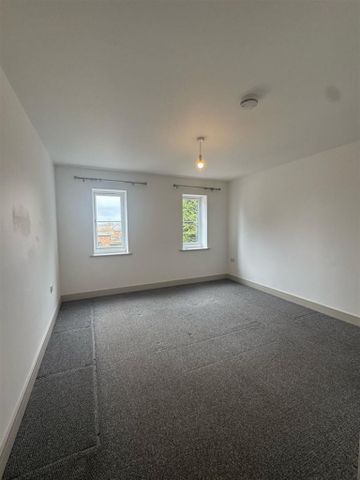 Greenways Court, Bristol Road, Gloucester - Photo 4