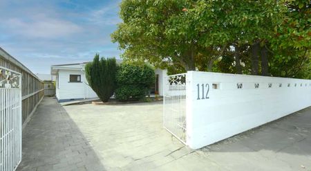 Three bedroom home in prime location - Photo 5