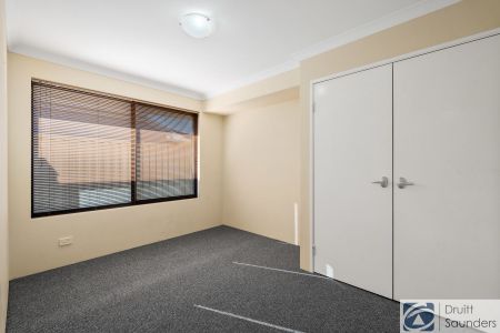 Spacious home close to beautiful Lake Gwelup HOME OPEN SATURDAY 06 JUNE AT 11.15AM SHARP! - Photo 5