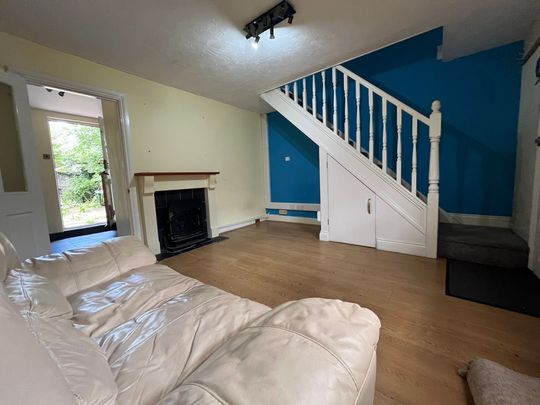 2 bedroom house to rent High Street, Kelvedon, CO5 - Photo 1