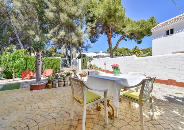 FOR RENT VILLA MORAIRA with 4 bedrooms for LONG TERM NEAR THE BEACH AND THE CITY