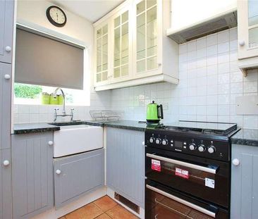 Cherry Tree Avenue, Guildford, Surrey, GU2 - Photo 3