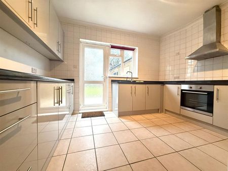 3 bedroom house - semi-detached - Photo 5