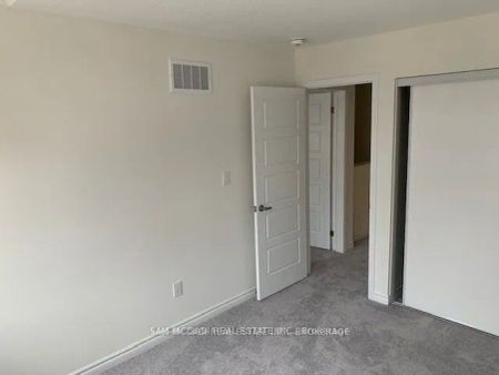 Property For Lease | X9056031 - Photo 2