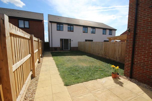 3 bed Semi-Detached House for let - Photo 1