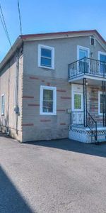 À LOUER – Grand 4½ semi-meublé avec terrasse, jardin et stationnement privé | Vieux-Longueuil — 1 700$/mois - Photo 3